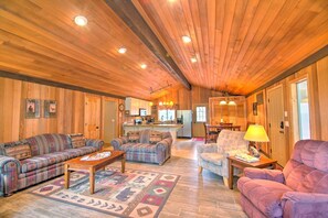 家庭公寓, 3 间卧室 | 起居区 | DVD 播放器