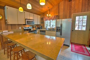 家庭公寓, 3 间卧室 | 私人厨房 | 冰箱、微波炉、烤箱、炉灶