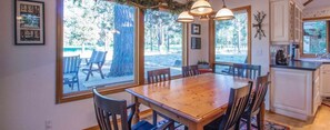 Family Apartment, 3 Bedrooms | In-room dining