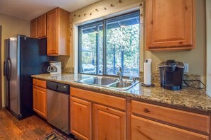 Family Apartment, 5 Bedrooms | Private kitchen | Fridge, microwave, stovetop, dishwasher