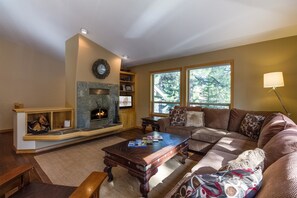 Perhehuoneisto, 3 makuuhuonetta | Oleskelualue | Televisio, takka, DVD-soitin, pöytätennispöytä