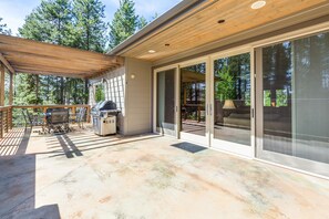 Family Apartment, 5 Bedrooms | BBQ/picnic area