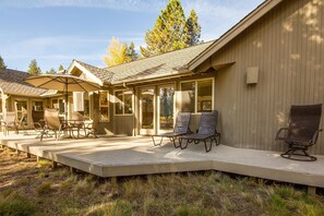 Family Apartment, 4 Bedrooms | Terrace/patio