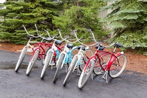 Family Apartment, 4 Bedrooms | Bicycling