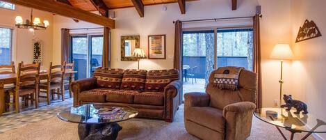 Familie appartement, 2 slaapkamers | Woonkamer | Een dvd-speler