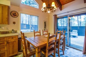 Family Apartment, 2 Bedrooms | Dining