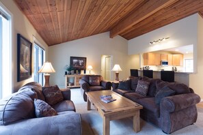 Perhehuoneisto, 3 makuuhuonetta | Oleskelualue | DVD-soitin