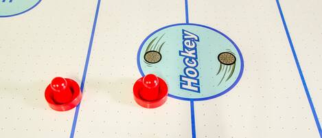 Family Apartment, 5 Bedrooms | Games room