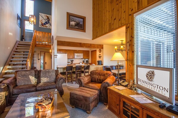 家庭公寓, 3 間臥室 | 客廳 | 電視、DVD 播放機