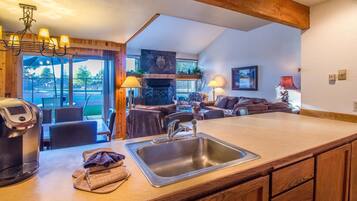 Apartemen Keluarga, 3 kamar tidur | Dapur pribadi | Lemari es, microwave, oven, dan kompor