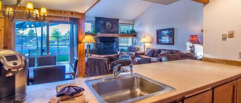 Family Apartment, 3 Bedrooms | Private kitchen