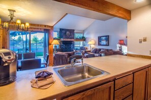 家庭公寓, 3 間臥室 | 私人廚房 | 雪櫃、微波爐、焗爐、爐具