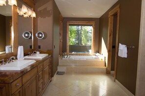 家庭公寓, 5 間臥室 | 浴室