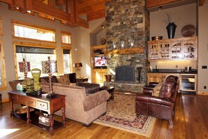 家庭公寓, 5 間臥室 | 客廳 | DVD 播放機