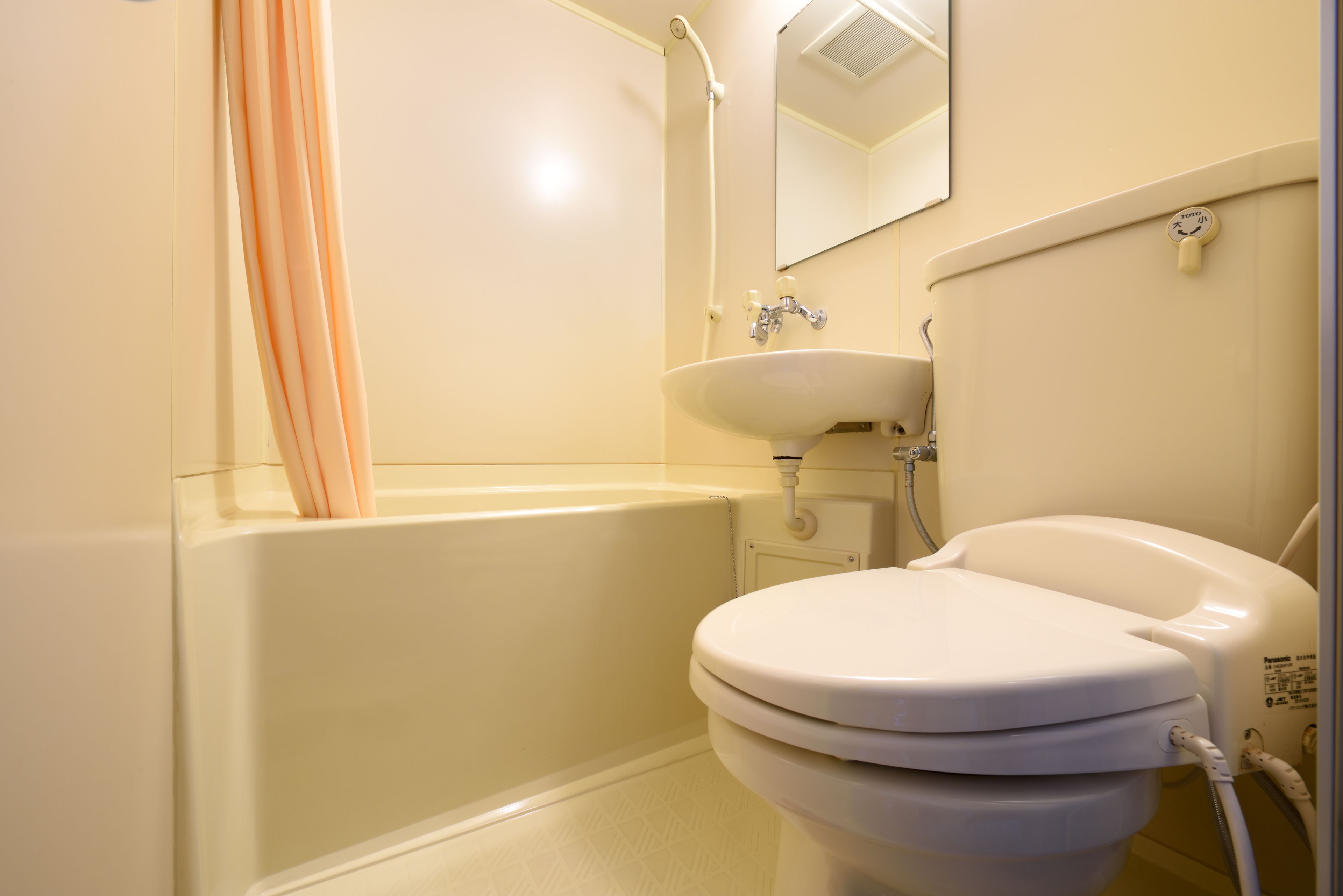 Shower, free toiletries, hair dryer, bidet
