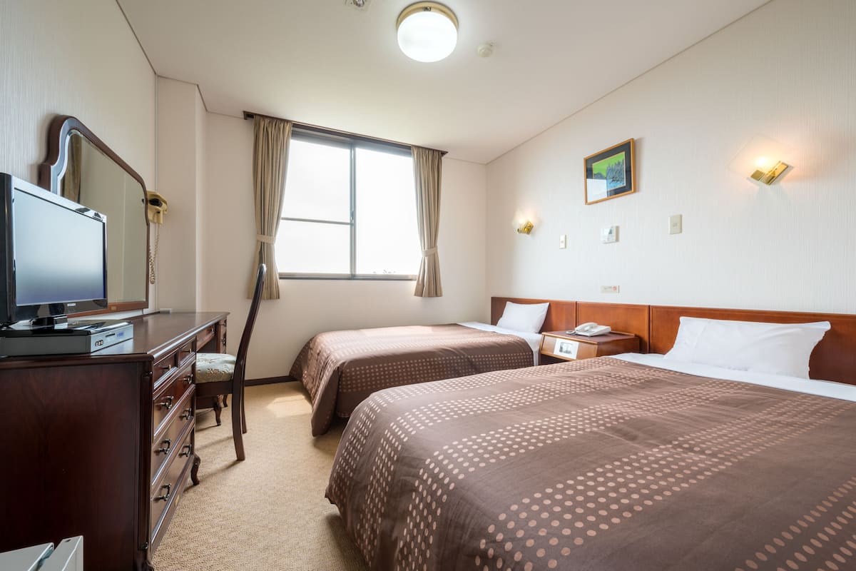 Free WiFi, bed sheets