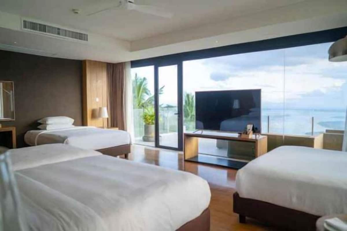 Minibar, in-room safe, desk, blackout drapes