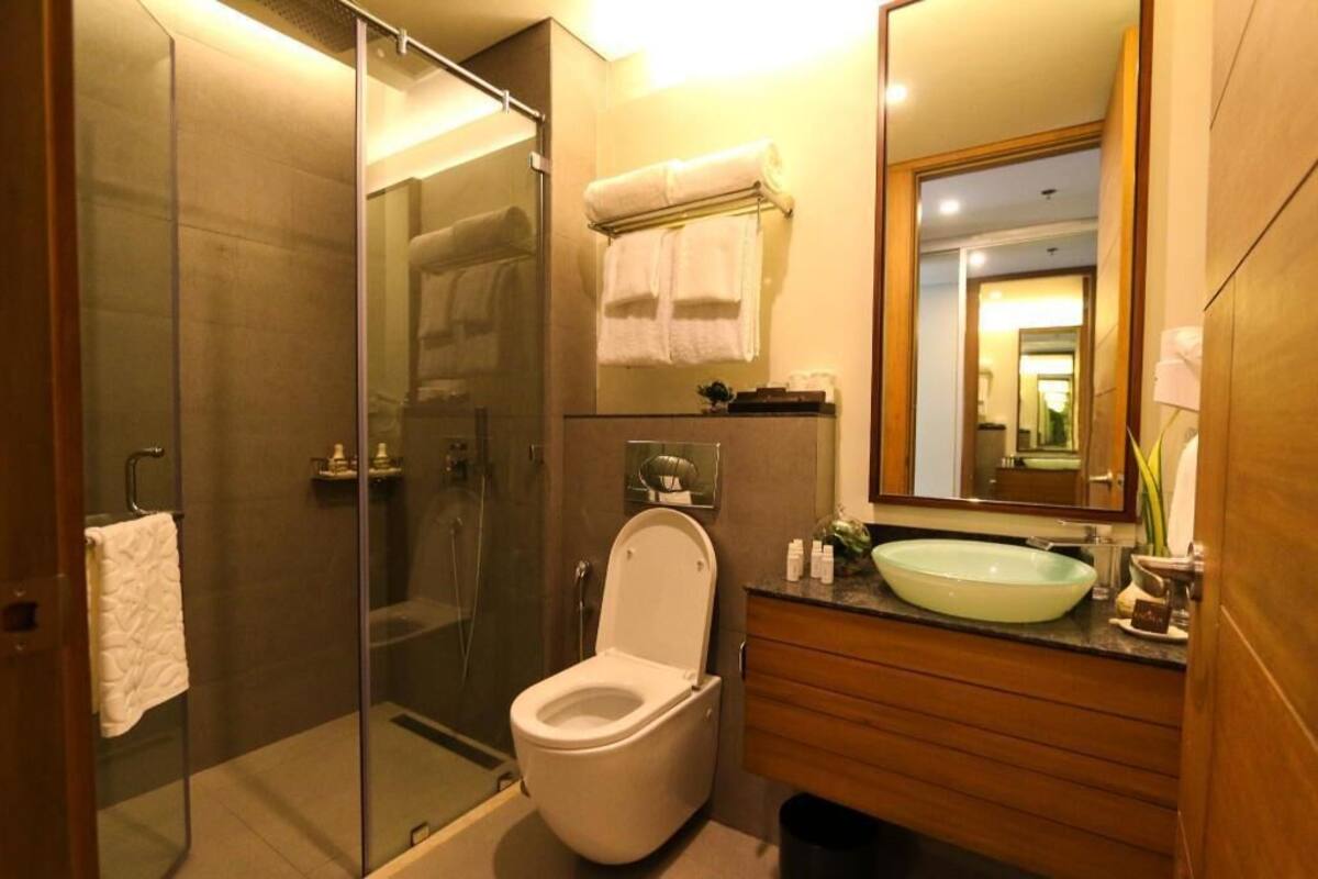 Baño | Secadora de cabello, batas, pantuflas, bidet 