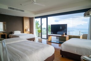 Minibar, Zimmersafe, Schreibtisch, Verdunkelungsvorhänge