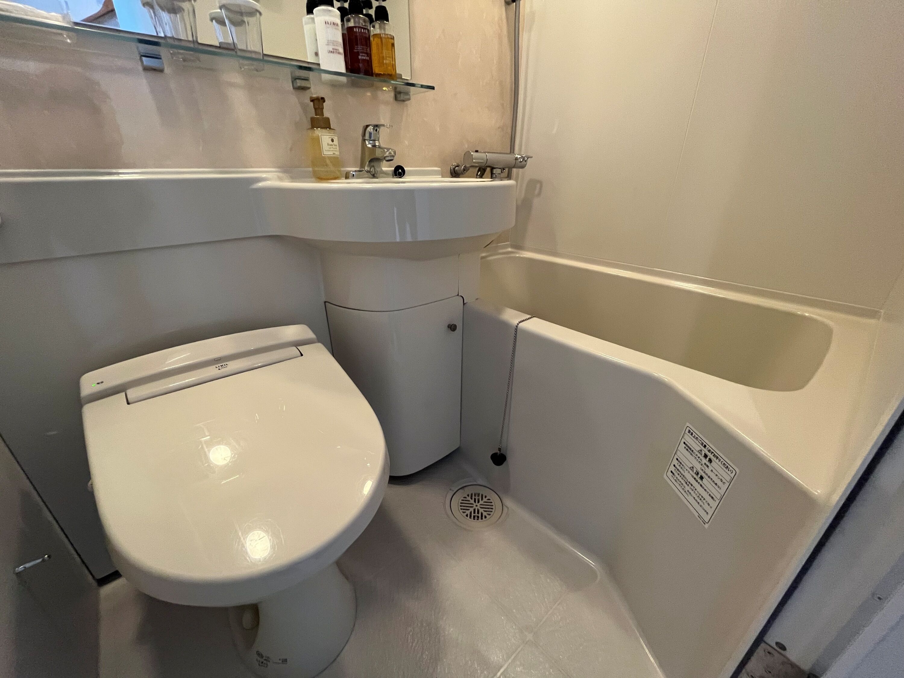 combined shower/bathtub, free toiletries, hair dryer, slippers
