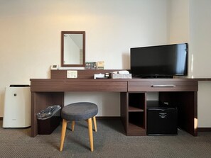 Couette en duvet, bureau, rideaux d’obscurcissement