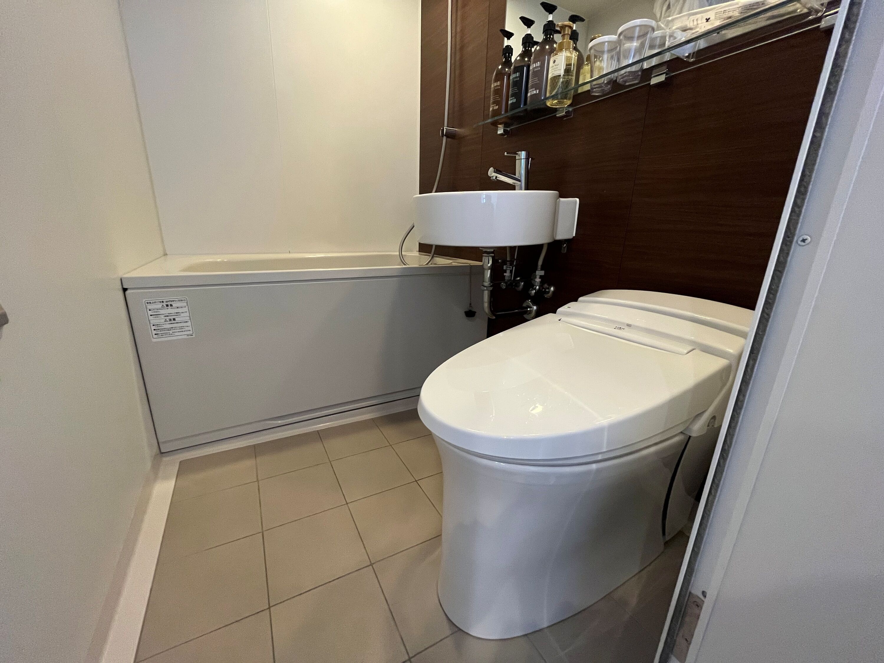 combined shower/bathtub, free toiletries, hair dryer, slippers