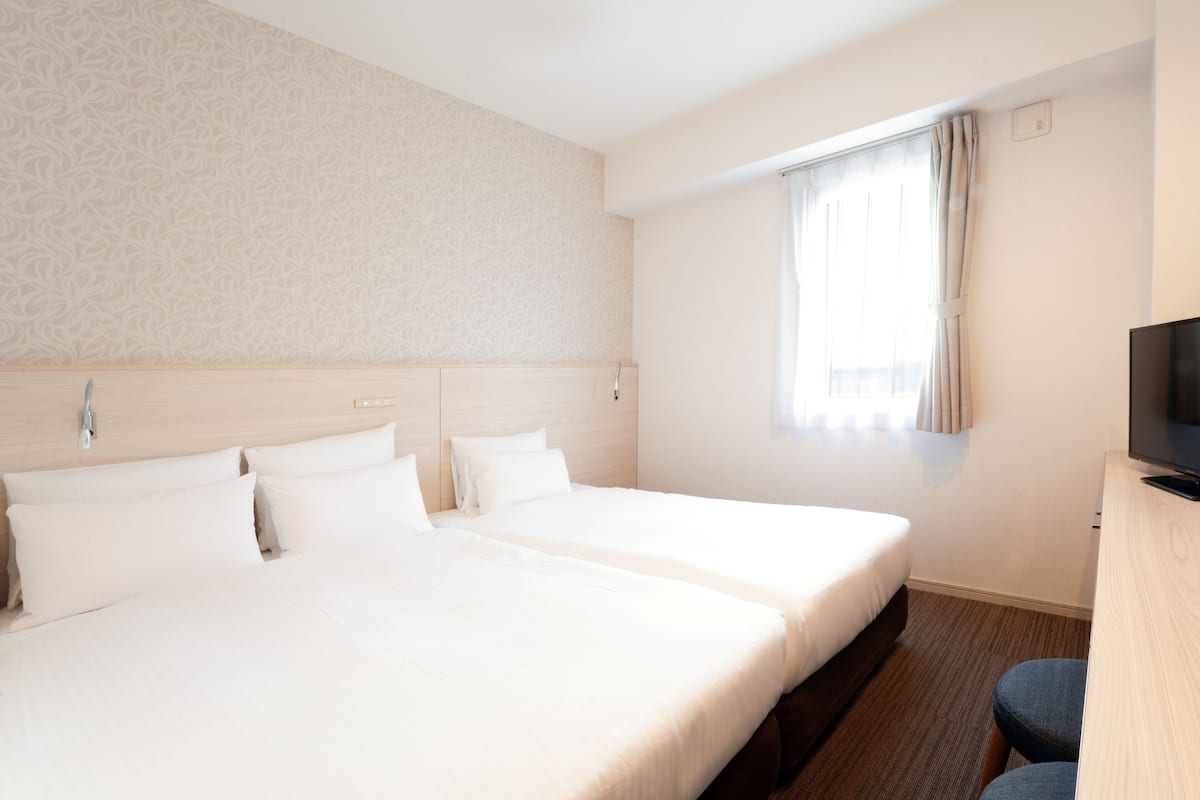 Hollywood Twin Room, Non Smoking (2 Beds for 3 People Use)
