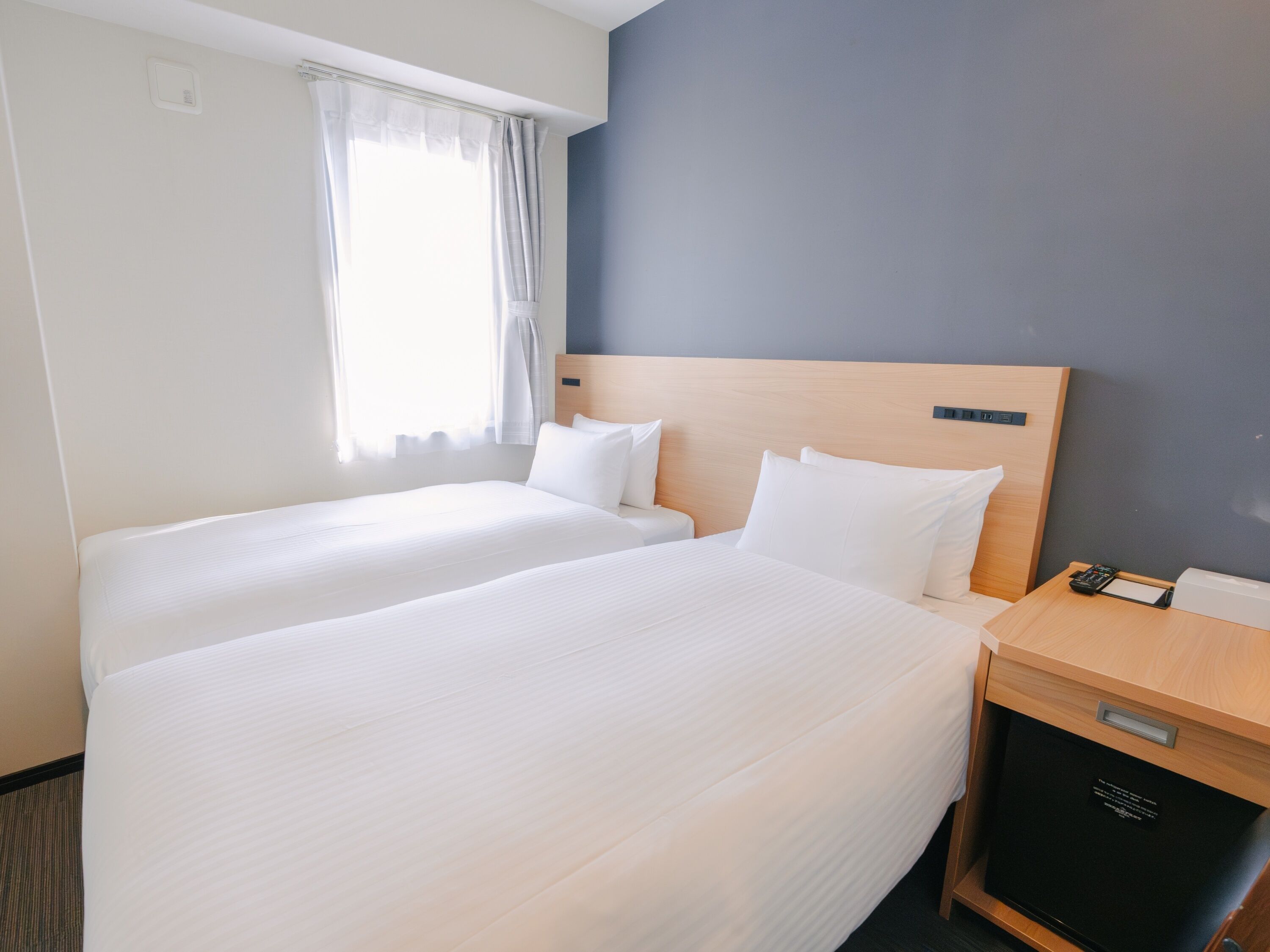 Standard-Zweibettzimmer, Nichtraucher | Daunenbettdecken, Schreibtisch, Verdunkelungsvorhänge