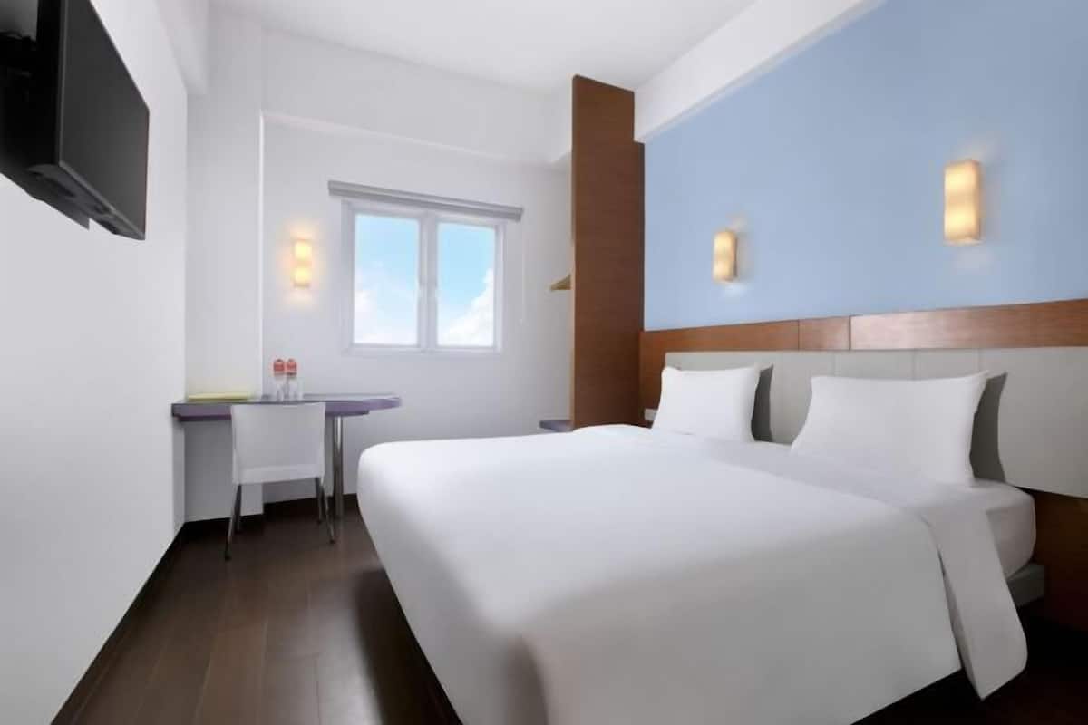 In-room safe, desk, free WiFi, bed sheets