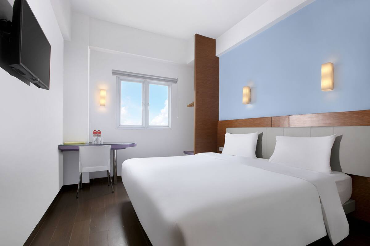 ห้องพัก (Smart Hollywood) | ตู้นิรภัยในห้องพัก, โต๊ะทำงาน, Wi-Fi ฟรี, ผ้าปูที่นอน