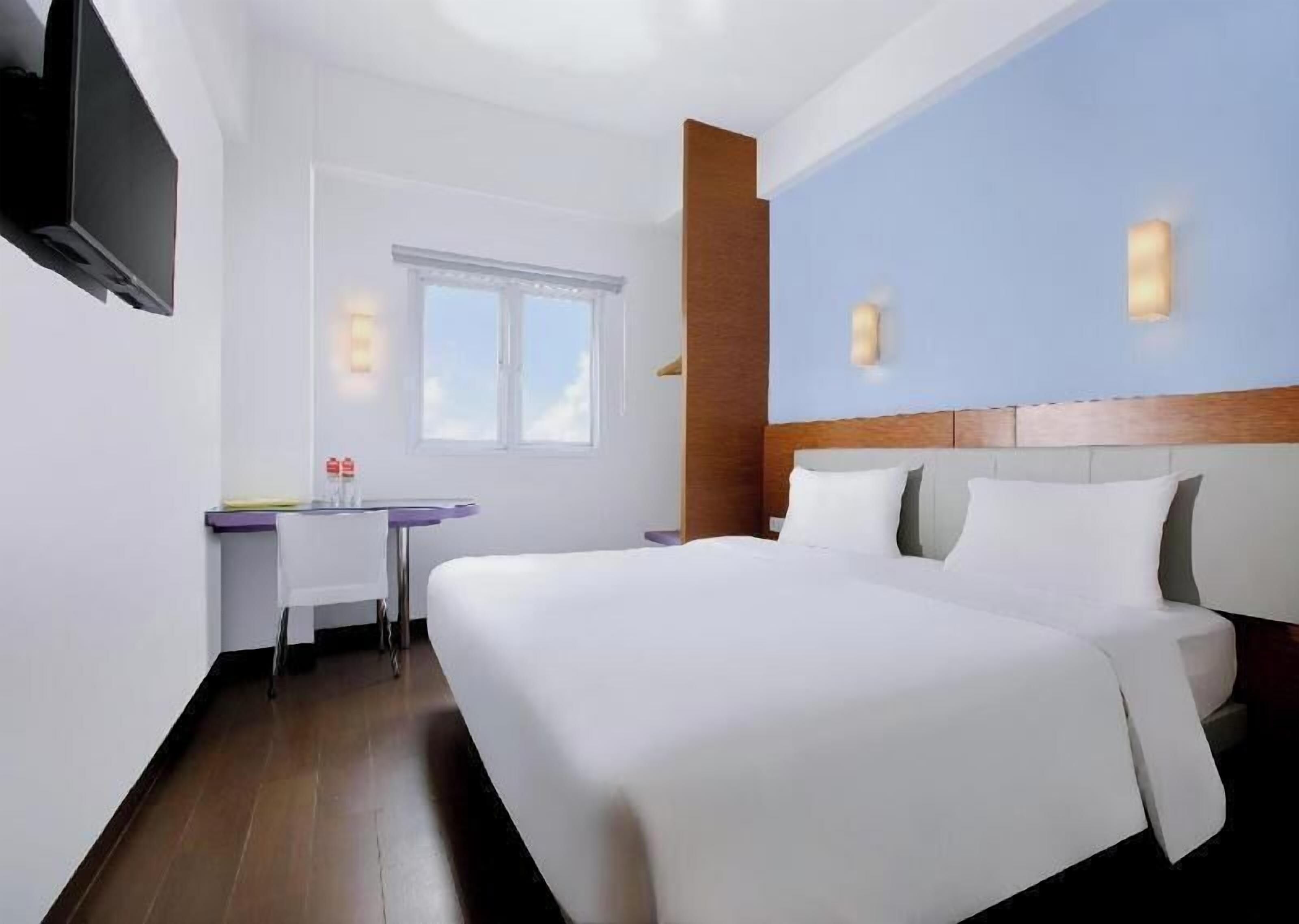 In-room safe, desk, free WiFi, bed sheets