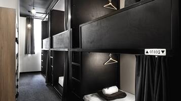 Habitación familiar, baño compartido | Insonorización, tabla de planchar con plancha y wifi gratis