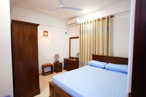 Luxury Apartment, 4 Bedrooms | 4 bedrooms, in-room safe, desk, iron/ironing board