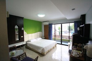 Standard Room with Balcony | Minibar, in-room safe, soundproofing, free WiFi - RangRong Hotel (Patong)