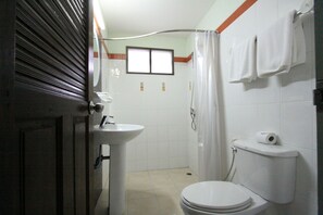 Standard Room with Balcony | Minibar, in-room safe, soundproofing, free WiFi - RangRong Hotel (Patong)