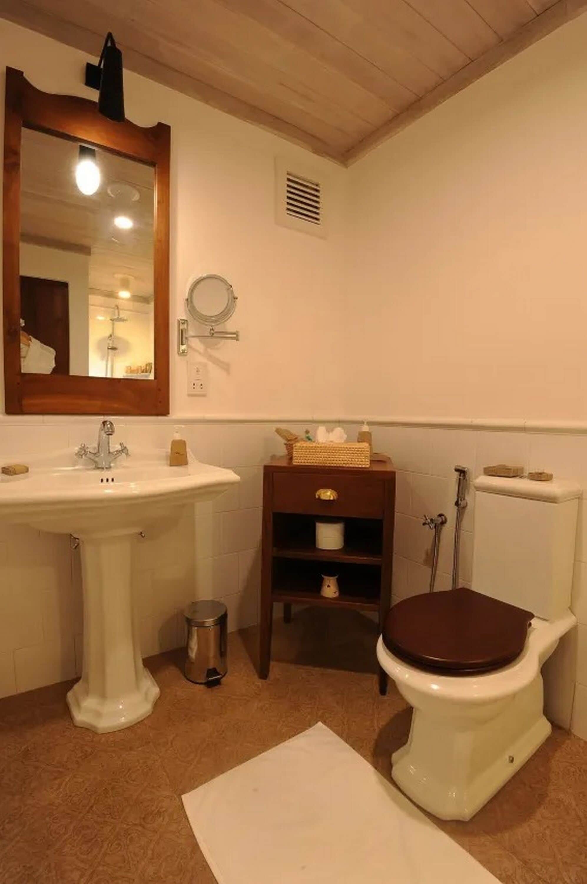 shower, free toiletries, towels