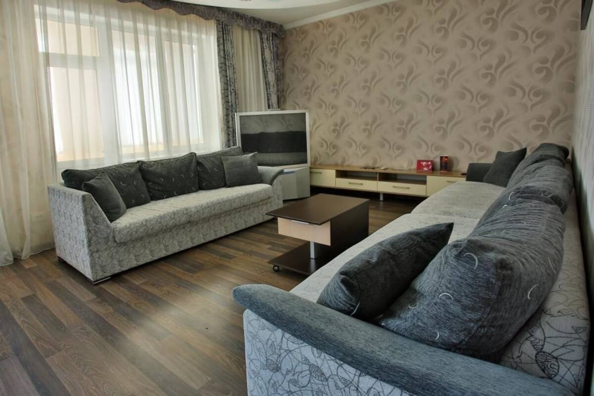 Duplex, 4 Bedrooms | Premium bedding, desk, iron/ironing board, cribs (free)