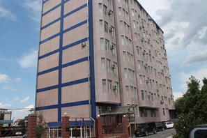 Exterior - Golden Dragon ApartHotel (Bishkek)