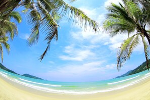 Beach - Azure Phuket Hotel (Patong)