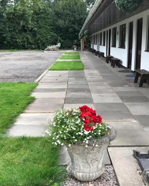 Free self parking - Pinewood Lodge (Ibstock)