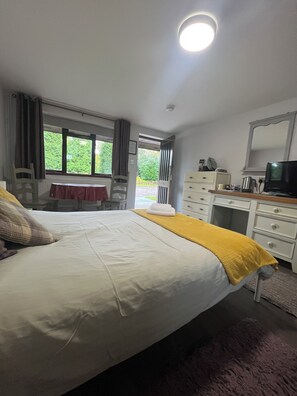 Standard Double Room - Pinewood Lodge (Ibstock)