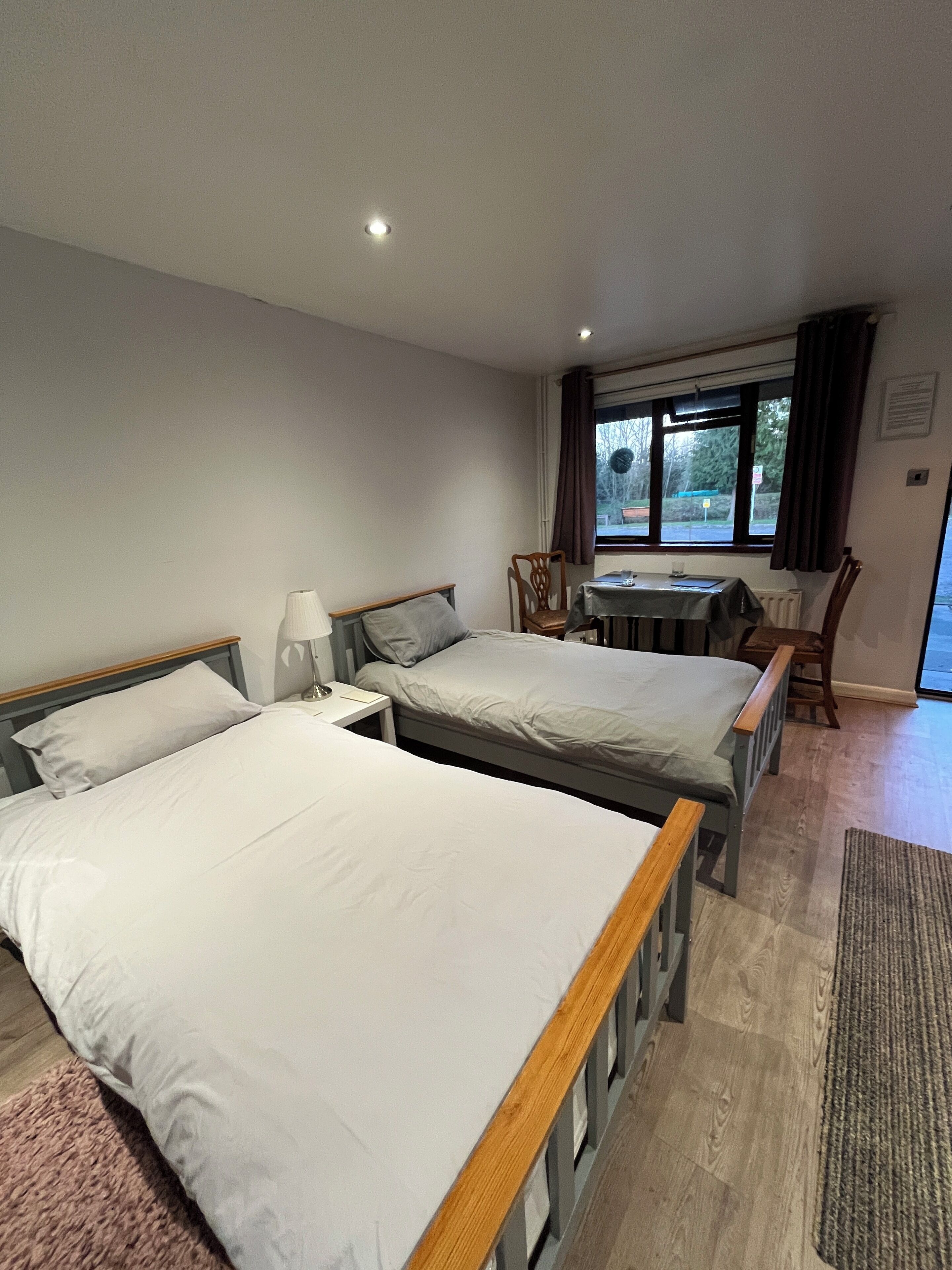 Economy-værelse med 2 enkeltsenge | Individuelt design, individuel indretning, strygejern/strygebræt