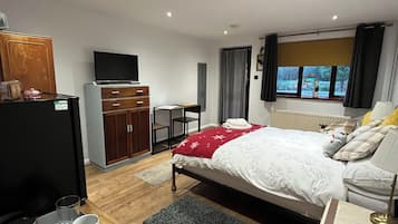 Standard Double Room | Individually decorated, individually furnished, iron/ironing board