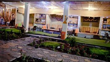 Breakfast, lunch, dinner served; international cuisine