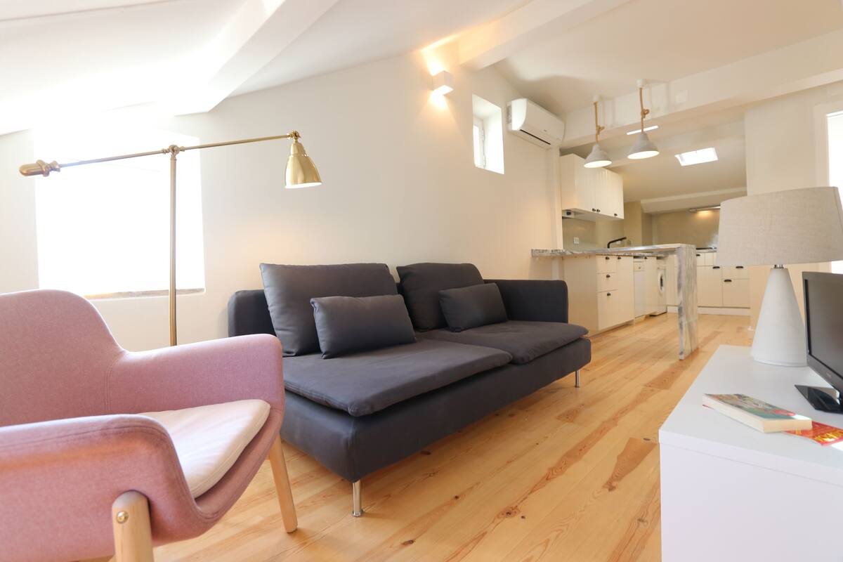 Romantic Studio, 1 Double Bed, Non Smoking, City View | Living room | 32-inch Smart TV with cable channels, TV, Netflix