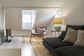 Romantic Studio, 1 Double Bed, Non Smoking, City View | Living area | 32-inch Smart TV with cable channels, TV, Netflix - Olivier Apartments - Downtown Lisbon (Lisbon)