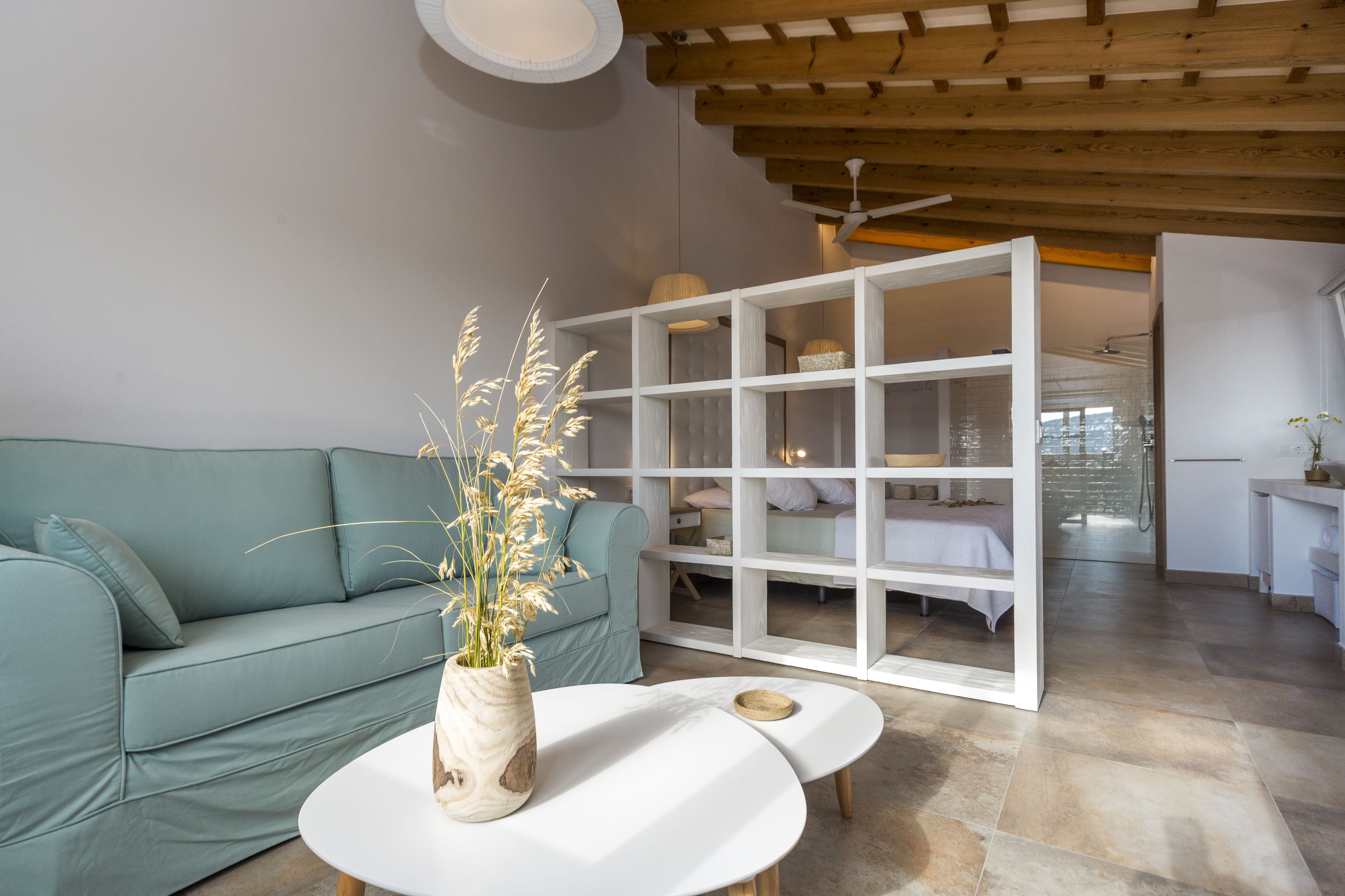 Suite – basic, terrasse, utsikt mot høyde | Sengetøy i egyptisk bomull, sengetøy av topp kvalitet og dundyner