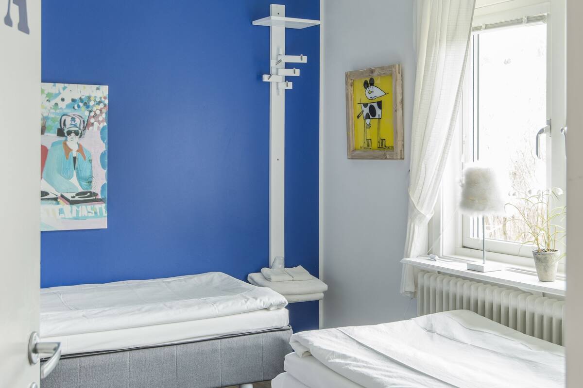 Twin kamer | Een minibar, gratis wifi, beddengoed