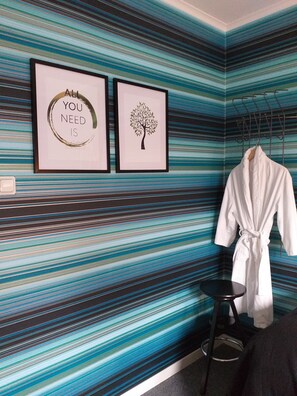 Minibar, wifi gratis y ropa de cama 