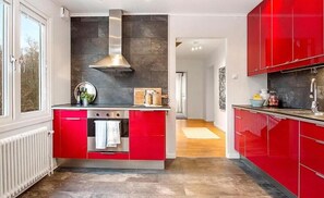 Oven, stovetop, dishwasher, coffee/tea maker - Landvetter BnB (Harryda)